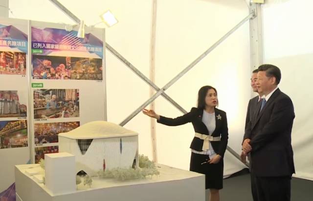 ▲國(guó)家主席習(xí)近平聽(tīng)取了西九文化區(qū)規(guī)劃等情況的介紹。