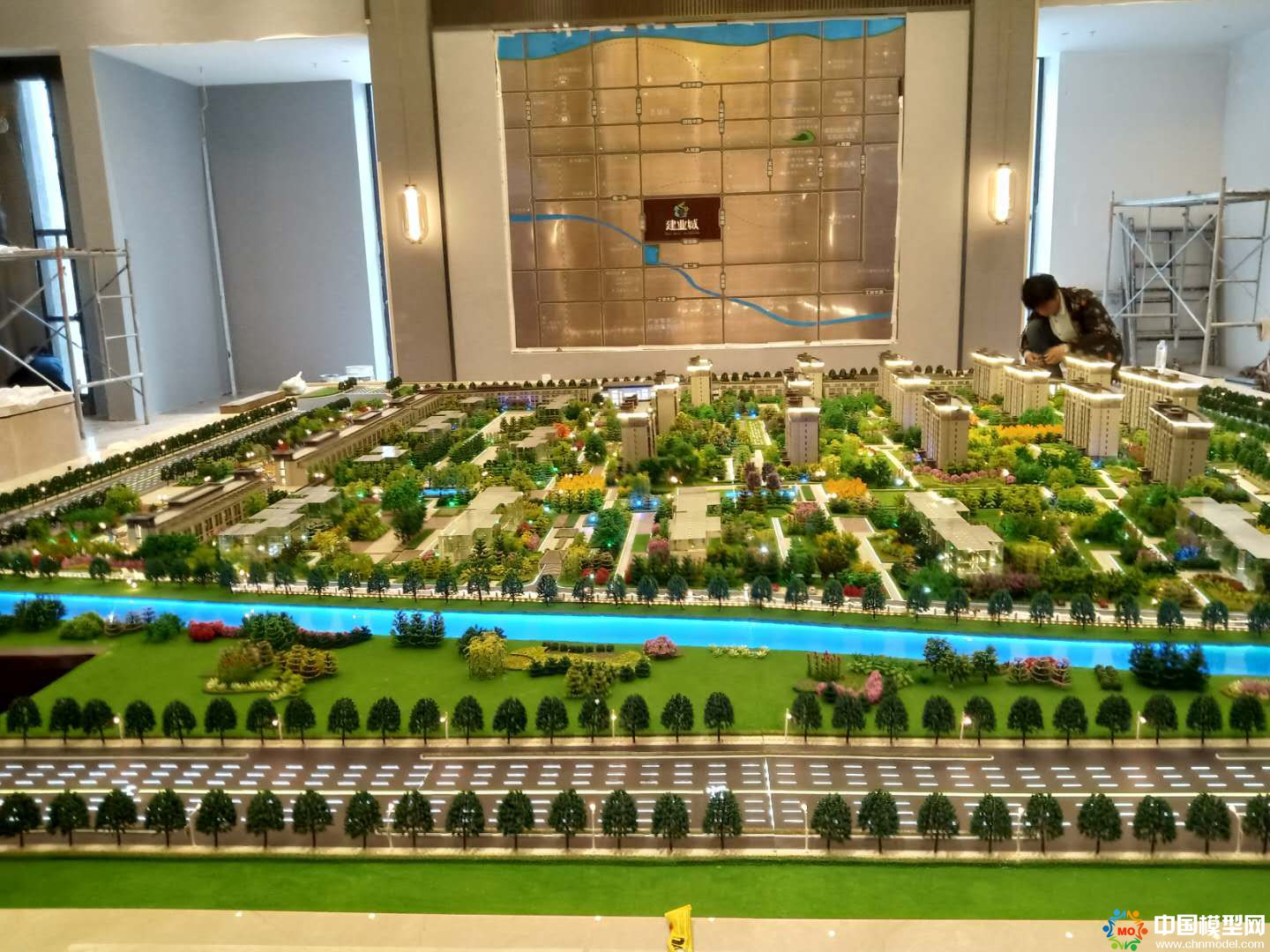 樓盤沙盤模型制作、別墅沙盤模型制作、城市規(guī)劃沙盤制作、建筑模型設(shè)計(jì)制作、工業(yè)模型設(shè)計(jì)制作、數(shù)字多媒體沙盤制作