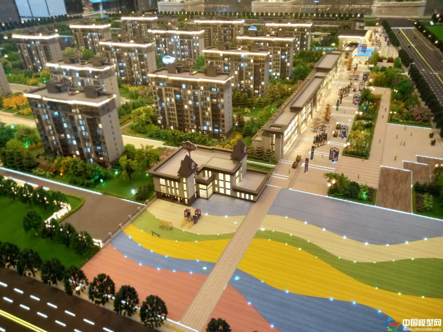 樓盤沙盤模型制作、別墅沙盤模型制作、城市規(guī)劃沙盤制作、建筑模型設(shè)計(jì)制作、工業(yè)模型設(shè)計(jì)制作、數(shù)字多媒體沙盤制作