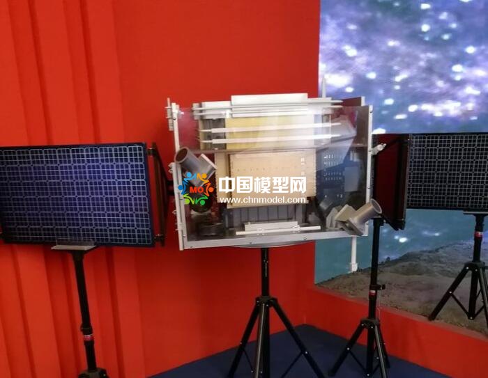 “悟空”號暗物質(zhì)粒子探測衛(wèi)星模型