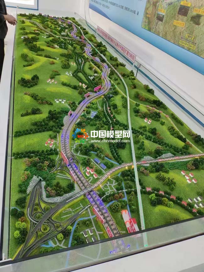 長深高速河惠段改擴(kuò)建項目T5標(biāo)沙盤模型